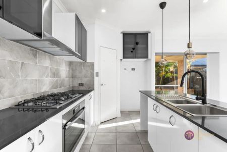 “Modern Comfort and Style in the Heart of Treeby” - Photo 5