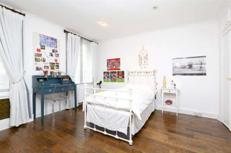 An elegant four bedroom apartment positioned on Bryanston Square, one of Marylebone's most sought-after garden squares. - Photo 4