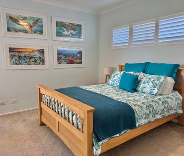 SPACIOUS BEACHSIDE APARTMENT - Photo 4