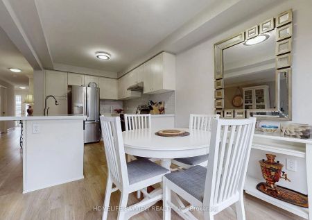 Condo Townhouse For Lease | N9255432 - Photo 4