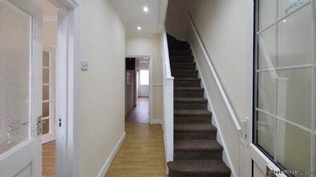 4 bedroom property to rent in London - Photo 3