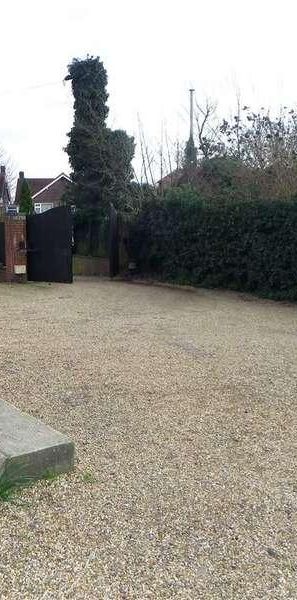 Broom Hill Road, Rochester, ME2 - Photo 1