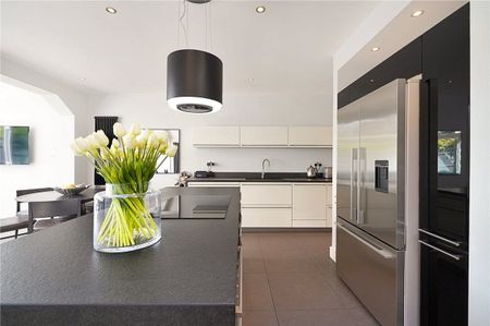 A charming and beautifully presented four bedroom period house located in the very desirable Alphabet Streets of Fulham. - Photo 2