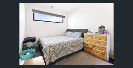 Stylish Reverse-Living Townhouse in the Heart of the East Estate - Photo 3