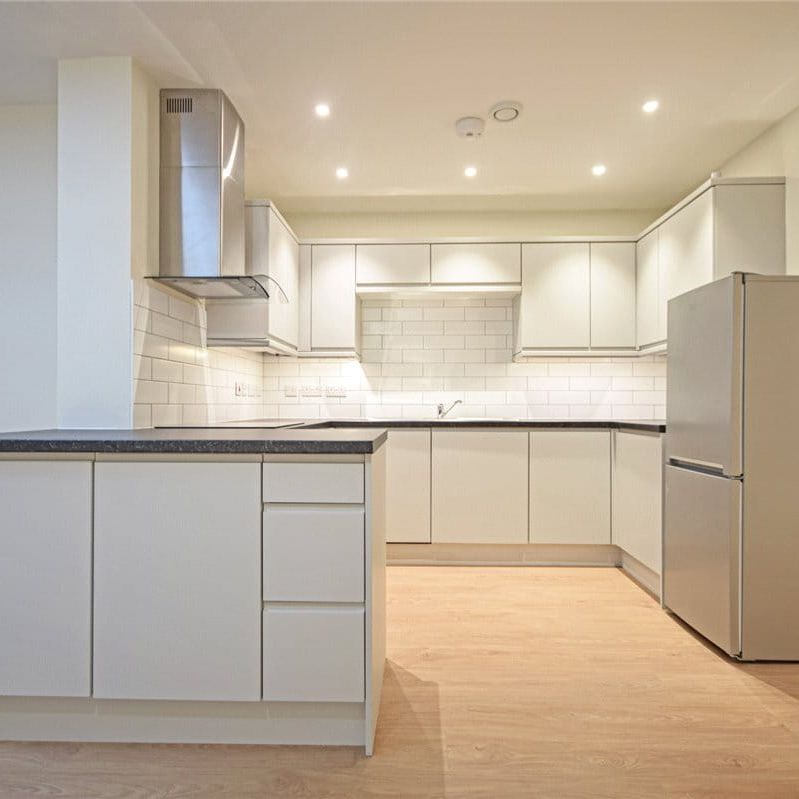 Well Presented 2 bedroom apartment situated in the heart of Ely with excellent access to Ely train station offering direct links to Cambridge and London. Unfurnished. - Photo 1