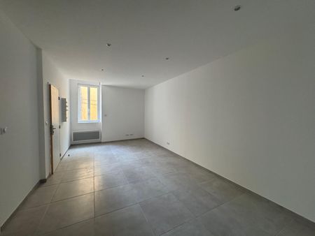 Location Appartement 1 pièce 30m² ST MAXIMIN LA STE BAUME 83470 - Photo 2