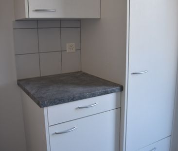 grosszügige 4.5-Zimmer-Wohnung mit sonnigem Balkon in Studen - Photo 1