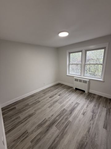 280 Blake Boulevard - 3 Ottawa ON K1L 6L7 - Photo 2