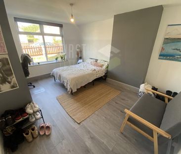 6 bedroom detached house to rent - Photo 4