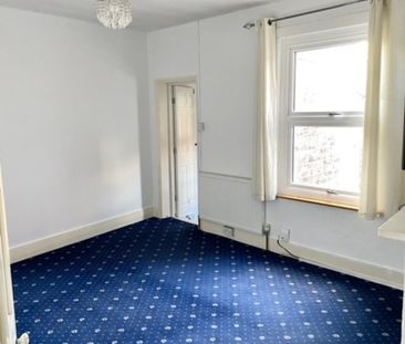2 Bed Terraced House, Farley Hill, LU1 - Photo 3