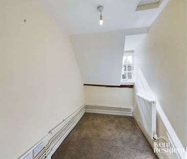 3 bed flat to rent in The Precinct, Rochester, ME1 - Photo 5