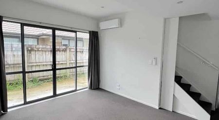 2 Bedroom Townhouse + Spacious Rumpus Room - Photo 3