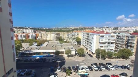 Apartment T2 in Laranjeiro e Feijó, Almada - Photo 3