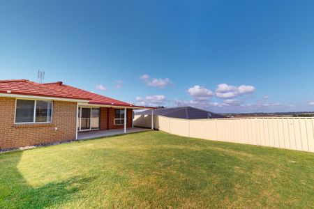 4 Barbara Court, Rutherford NSW 2320 - Photo 2