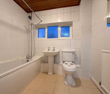 3 bedroom terraced house to rent - Photo 4