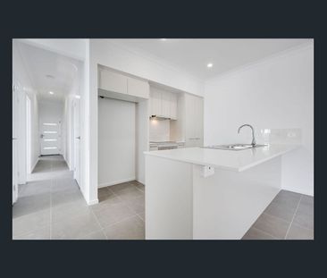 NEAR NEW - AMAZING LOCATION 3 BEDROOM DUPLEX - Photo 6