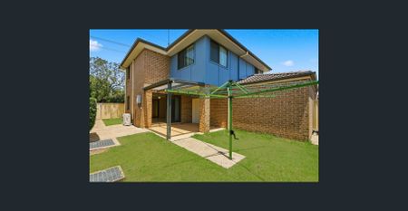 Immaculate Family Oasis - Photo 3