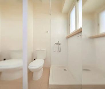 Room in a shared 5-bedroom apartment for rent in Lisbon - Foto 4