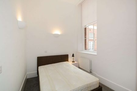 A good sized two bedroom apartment close to Angel Station - Photo 4