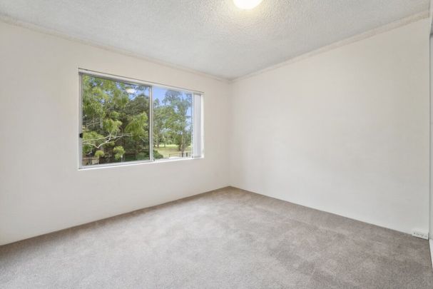 LIGHT AND AIRY 2BEDROOM APARTMENT - GREAT LOCATION - Photo 1