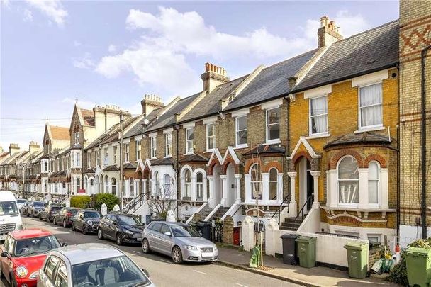 Elm Park, London, SW2 - Photo 1