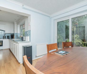 4 bedroom detached house to rent - Photo 4