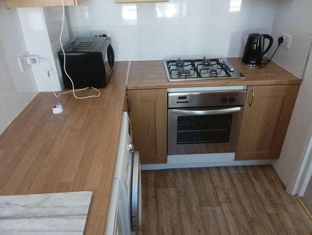 2 Bed Flat, Fairholme Road, W14 - Photo 5