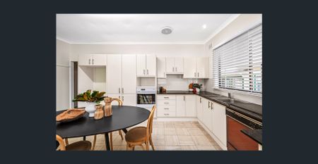 TIDY HOME WITH SPACE FOR ENTERTAINING - Photo 2