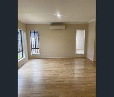 Beautifully Updated Family Home in Gainsborough Greens - Photo 4