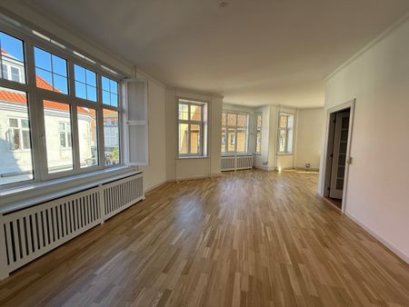 166 m² lækker lejlighed midt i gågagen med elevator og alten - Photo 3