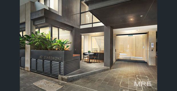 Chic living in prime location - Photo 1