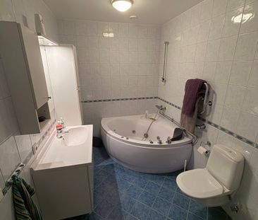 Rum i Lägenhet nära Universitetssjukhuset - två månader - Foto 5