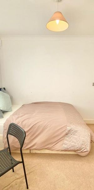 1 bedroom in a flat share to rent - Photo 1