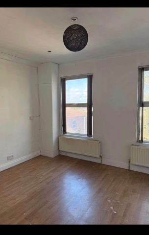 2 Bed Flat, Hitchin Road, LU2 - Photo 2