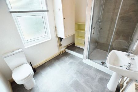 3 bedroom terraced house to rent - Photo 5
