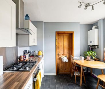 3 bedroom end of terrace house to rent - Photo 4