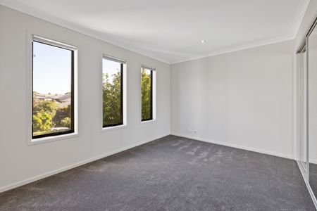 10 Quealy Street, Casey ACT 2913 - House For Rent | Domain - Photo 5