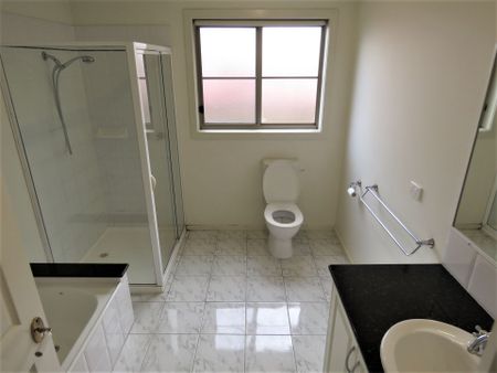 Central Location, 3 Bed and 2 Bathrooms - Photo 4