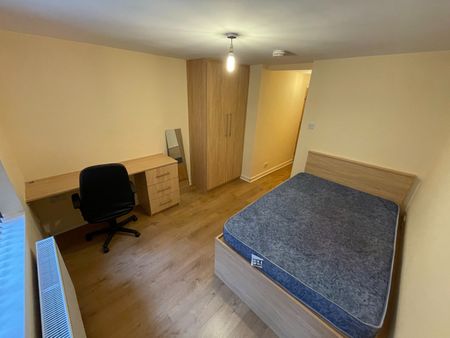 5 Bed Semi-Detached House, Clifton Avenue, M14 - Photo 5