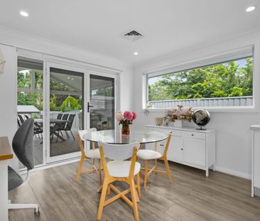 Beautiful three-bedroom home with a pool - Photo 2