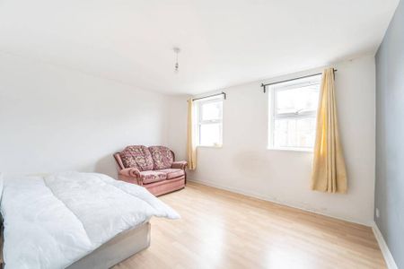 4 bedroom maisonette to rent - Photo 4