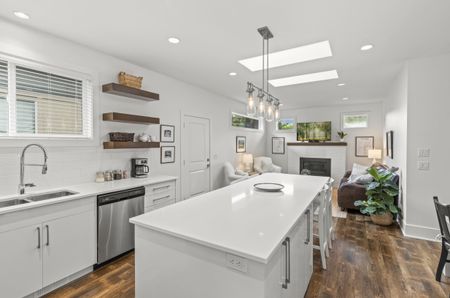 Furnished Carriage House in Downtown Kelowna - Photo 2