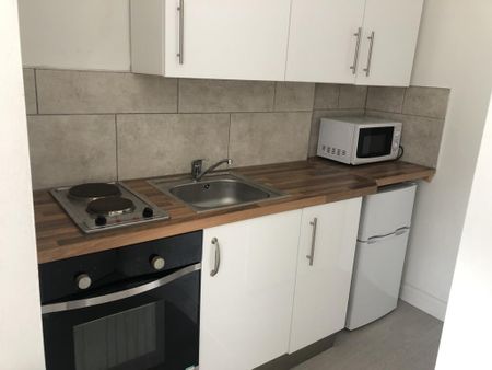 Studio to rent - Photo 2