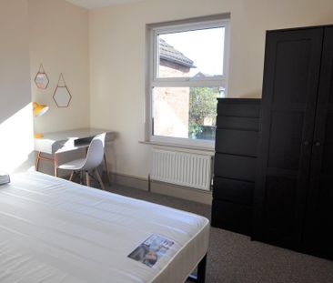 4 bedroom terraced house to rent - Photo 5