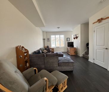 For Lease - 18 Hibiscus Lane, Hamilton, Ontario - Photo 6