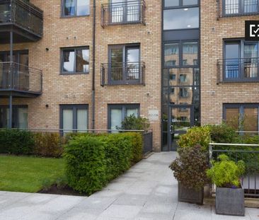 Big room in 2-bedroom apartment in Terenure, Dublin - Photo 1