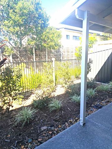 AVAILABLE 16/01/26 - 3 BEDROOM 2 BATH TOWNHOUSE WITH DUCTED AIR - Photo 2