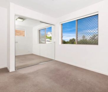 Lifestyle & Appeal - 2 bedroom 2 bath - this property has it all! - Photo 3