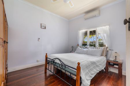 Beautiful 4x1 Home In Piccadilly - Photo 5