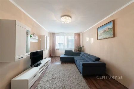 Pronájem prostorného bytu 3+1 s lodžii a sklepem, 76 m - Photo 2